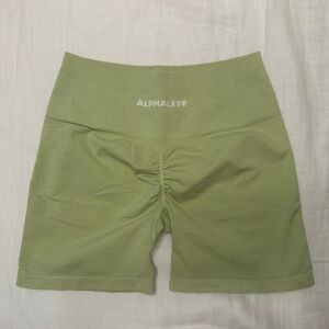 Alphalete Amplify Short - M - Frozen Spring